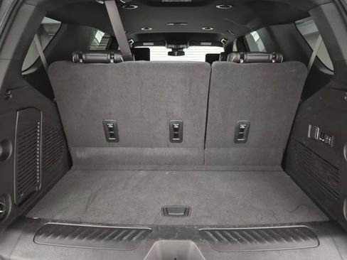 Used 2024 GMC Yukon SLT w/ SLT Luxury Package image 9