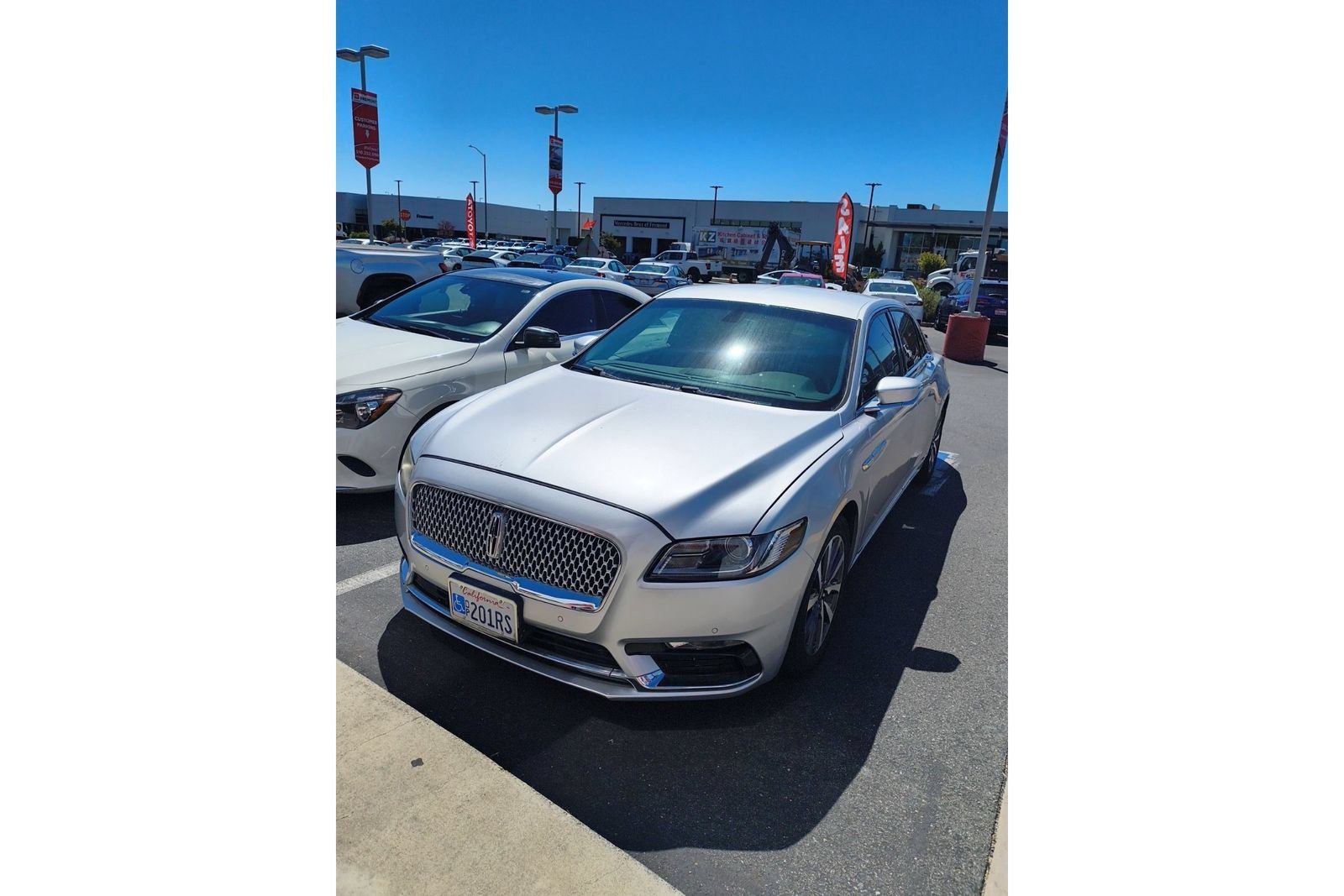 Used 2017 Lincoln Continental Premiere FWD image 2