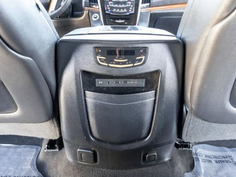 Used 2017 Cadillac Escalade Luxury image 40