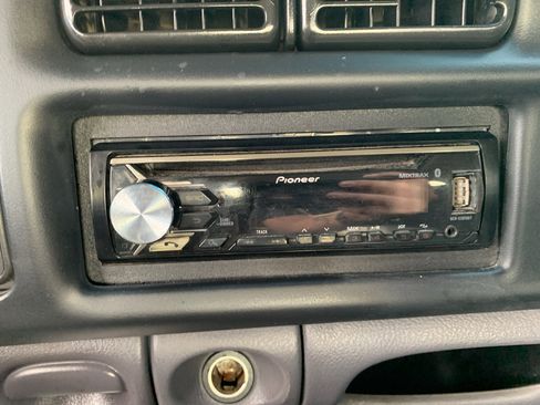 Used 1998 Dodge Ram 2500 Truck 4x4 Quad Cab image 17