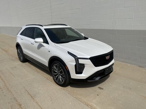 Used 2024 Cadillac XT4 Sport w/ Cold Weather Package image 7