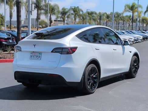 Used 2023 Tesla Model Y AWD image 10