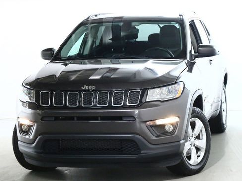 Used 2019 Jeep Compass Latitude w/ Popular Equipment Group image 4