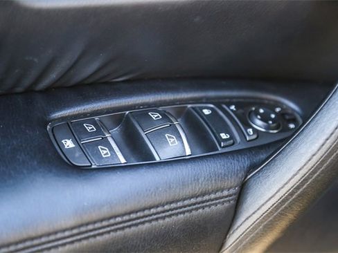 Used 2022 Nissan Armada SL w/ Captain's Chairs Package image 21