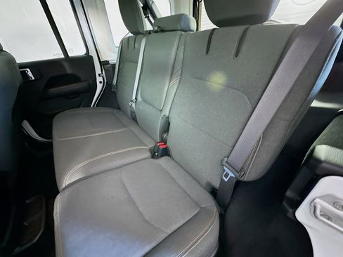 Used 2025 Jeep Wrangler Sahara image 24
