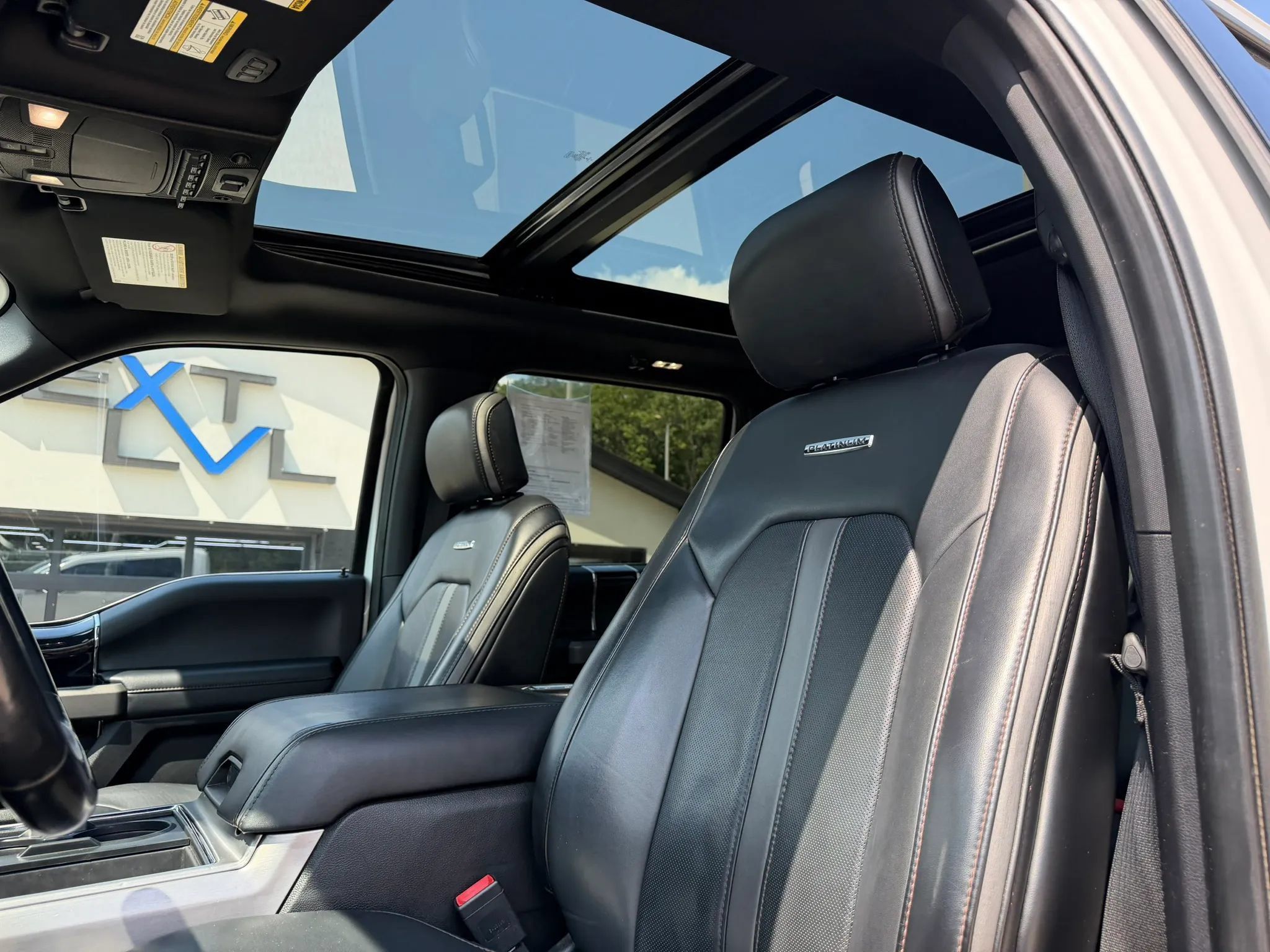 Used 2020 Ford F350 Platinum w/ FX4 Off-Road Package AWD/4WD image 16