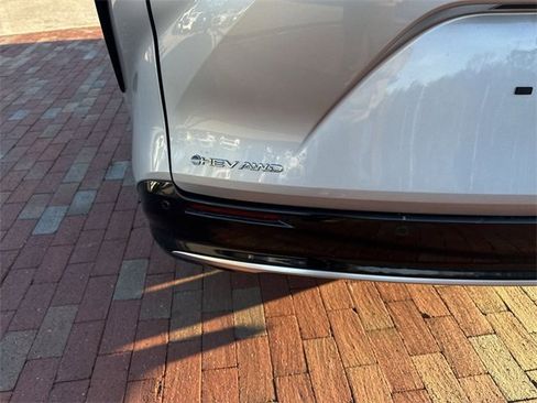 Used 2025 Toyota Sienna Platinum image 9