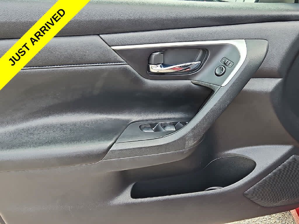Used 2017 Nissan Altima 2.5 SR w/ Midnight Edition Package FWD image 11