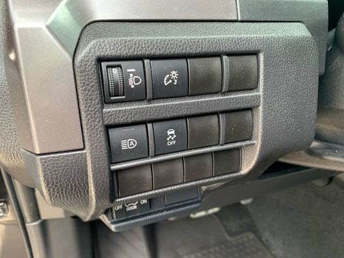 Used 2025 Toyota Tacoma TRD Sport AWD/4WD image 19