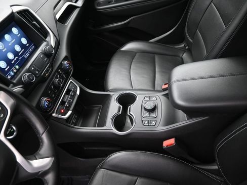 Used 2024 GMC Terrain SLT image 19