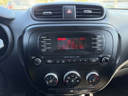 Used 2016 Kia Soul FWD image 39