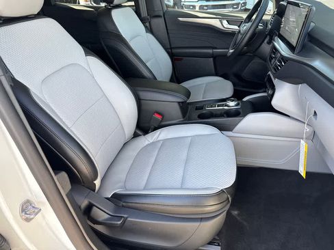 New 2024 Ford Escape SE FWD image 12