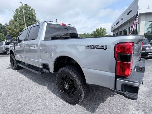 Used 2024 Ford F250 Lariat w/ Black Appearance Package AWD/4WD image 7