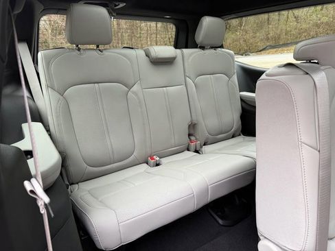 Used 2025 Jeep Wagoneer 4WD w/ Premium Group I image 23