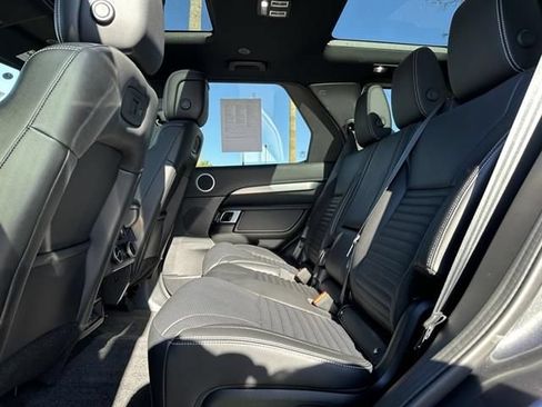 Used 2025 Land Rover Discovery Dynamic SE AWD/4WD image 7