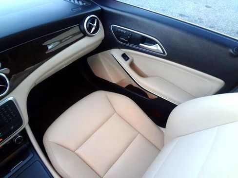 Used 2014 Mercedes-Benz CLA 250 4MATIC image 16