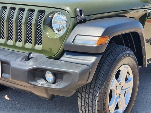 Used 2022 Jeep Wrangler Sport AWD/4WD image 9