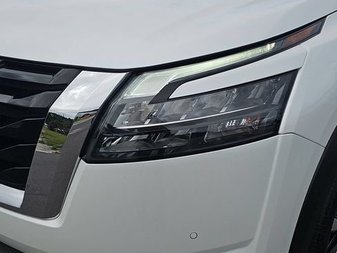 Used 2025 Nissan Pathfinder Platinum w/ Cargo Package FWD image 32