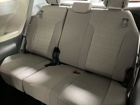 Used 2023 Toyota Sienna LE AWD/4WD image 19