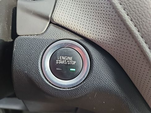 Used 2020 Chevrolet Equinox Premier image 17