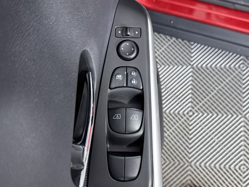 Used 2019 Nissan Kicks SV FWD image 22