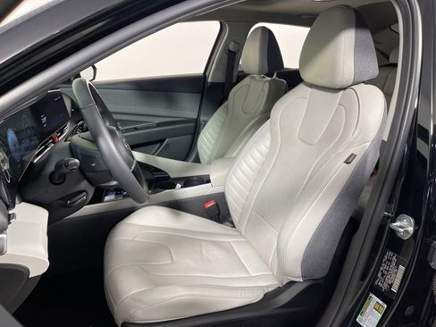 Certified 2023 Hyundai Elantra Limited image 12