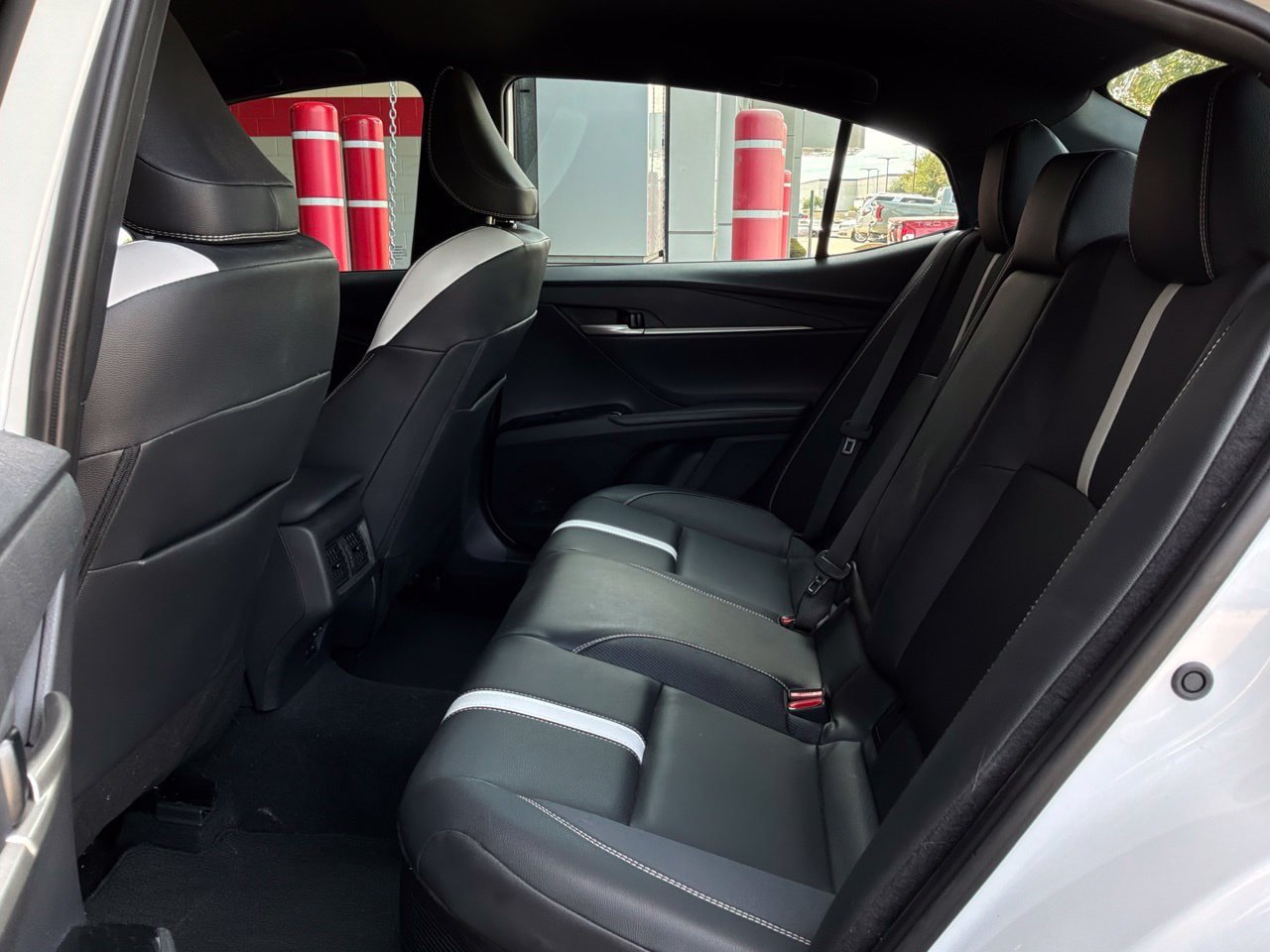 Used 2025 Toyota Camry SE w/ Convenience Package FWD image 12