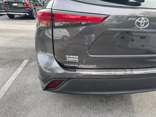 Used 2020 Toyota Highlander XLE AWD/4WD image 4
