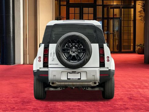 Used 2025 Land Rover Defender 110 S image 11
