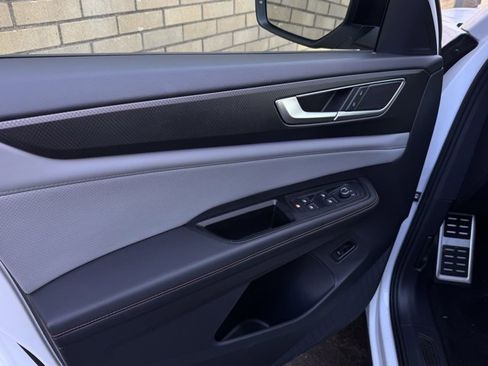 Used 2024 Volkswagen Atlas Peak Edition SE image 18