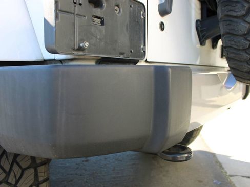 Used 2018 Jeep Wrangler Unlimited Sahara w/ Connectivity Group image 41