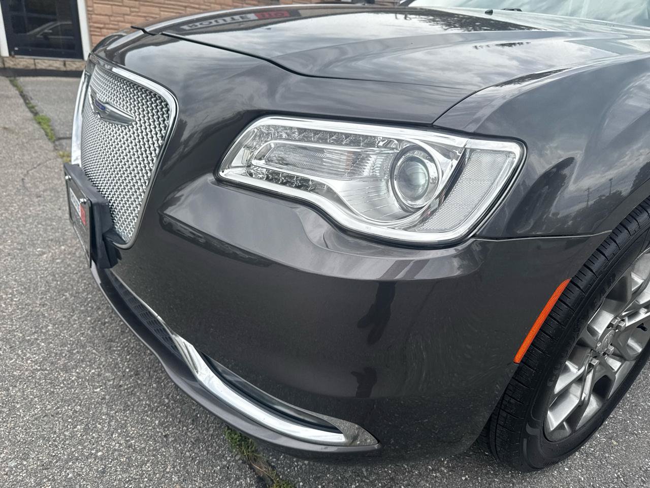 Used 2019 Chrysler 300 Limited AWD/4WD image 14
