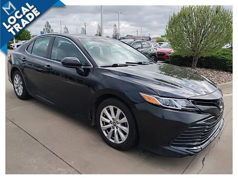 Used 2018 Toyota Camry LE image 4