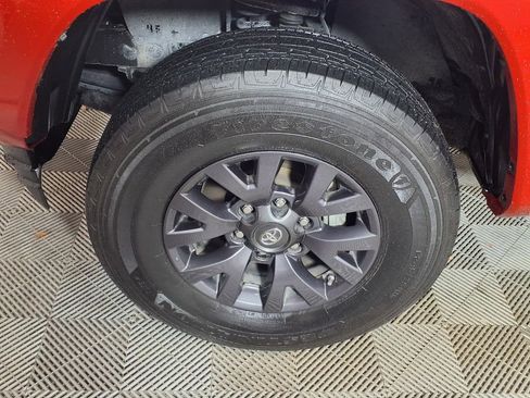 Used 2022 Toyota Tacoma SR5 AWD/4WD image 8