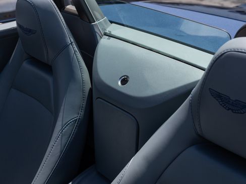 Used 2021 Aston Martin V8 Vantage image 35