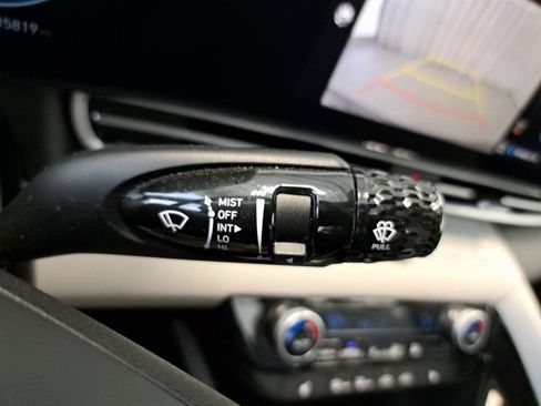 Used 2025 Hyundai Elantra Limited FWD image 19