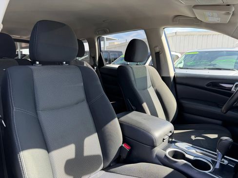 Used 2020 Nissan Pathfinder SV image 17