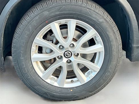 Used 2020 Nissan Rogue SV image 30