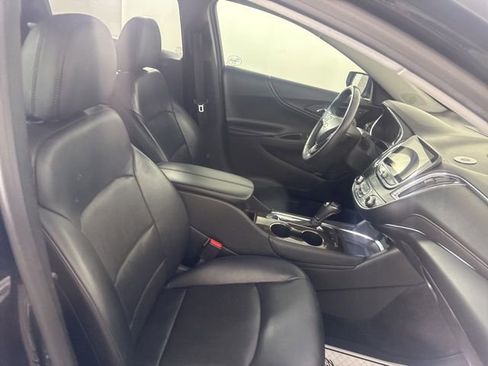 Used 2017 Chevrolet Malibu Premier w/ Premier Sun and Wheel Package image 17