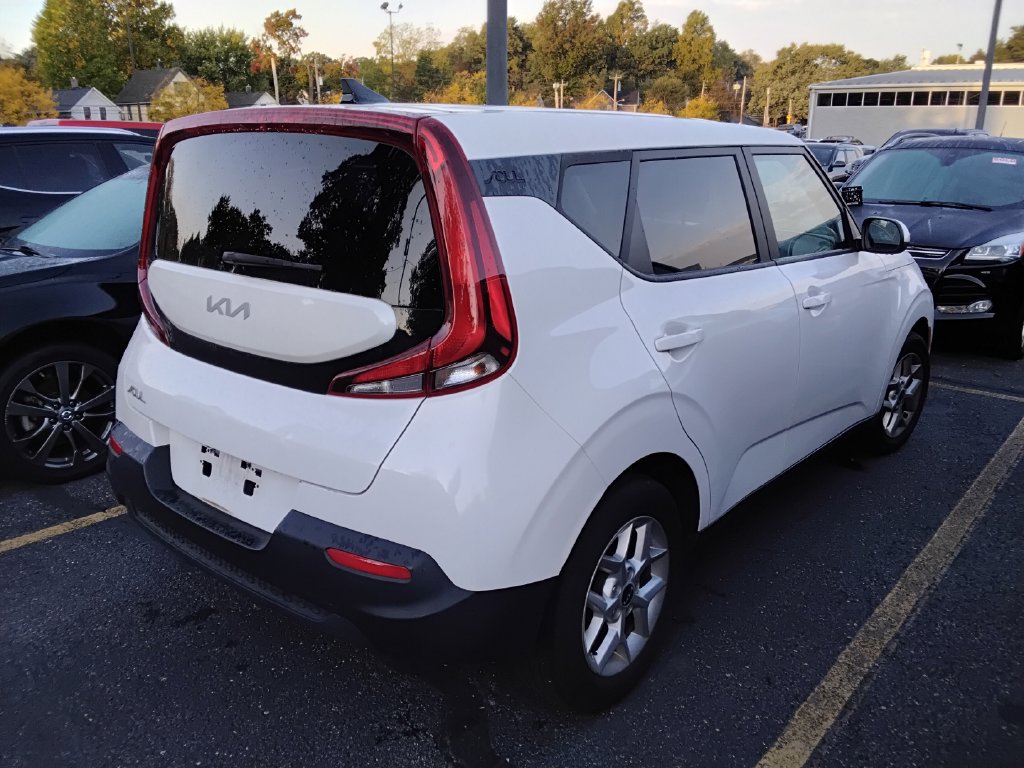 Used 2022 Kia Soul LX w/ Technology Package FWD image 5