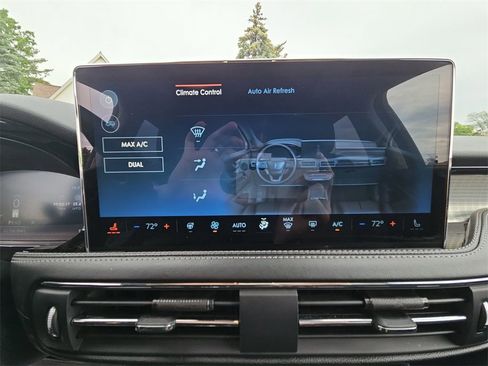 Used 2023 Lincoln Corsair Standard w/ Equipment Group 102A image 17