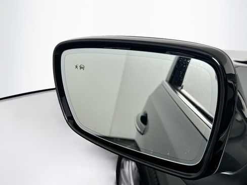 Used 2023 Buick Enclave Essence image 16