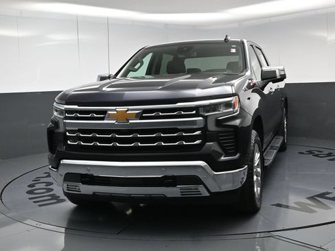 Used 2024 Chevrolet Silverado 1500 LTZ w/ Z71 Off-Road Package AWD/4WD image 11