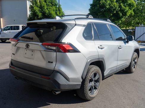 Used 2019 Toyota RAV4 XLE w/ Carpet Mat Package FWD image 7