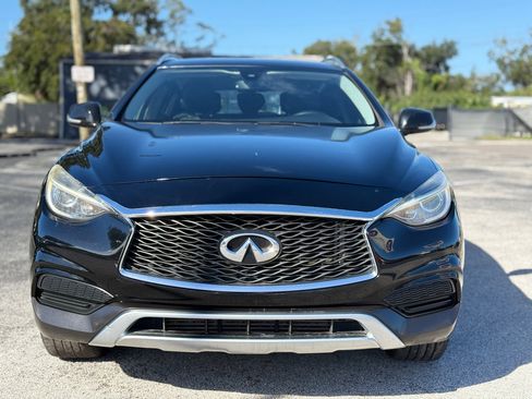 Used 2017 INFINITI QX30 AWD image 8