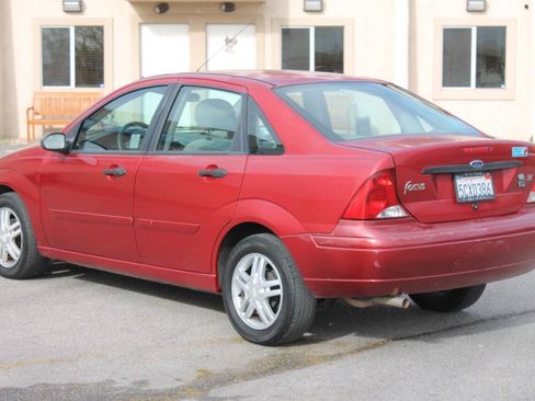 Used 2003 Ford Focus SE FWD image 6