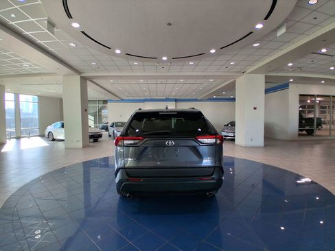 Used 2021 Toyota RAV4 LE image 6