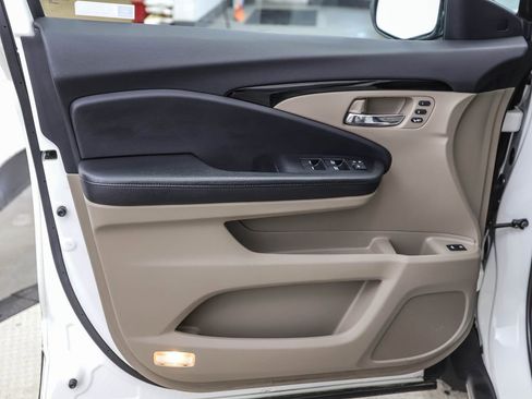 Used 2019 Honda Pilot Touring image 9