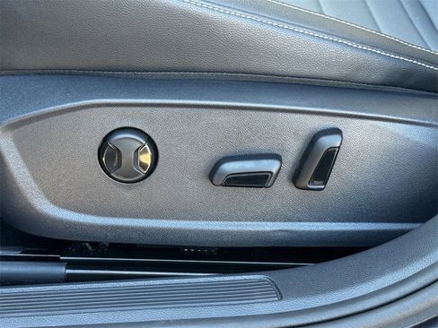 Used 2025 Volkswagen Jetta SE image 29