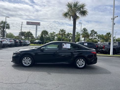 Used 2025 Toyota Camry LE image 7